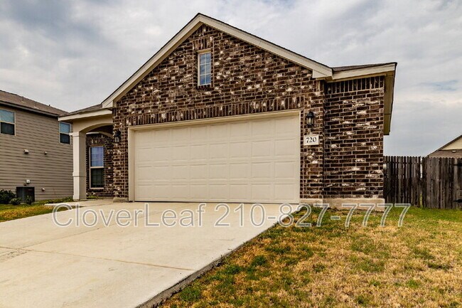 720 Red Barn Bnd in New Braunfels, TX - Building Photo - Building Photo