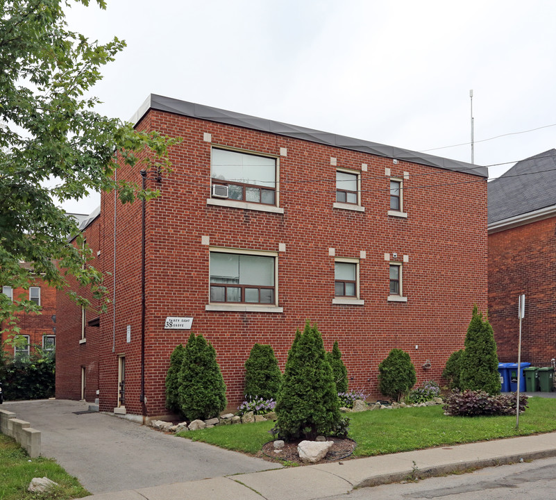 38 Grove St in Hamilton, ON - Building Photo