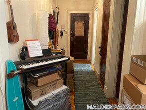 170 Maple St, Unit 207 in Malden, MA - Foto de edificio - Building Photo