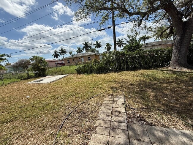 14720 Monroe St in Miami, FL - Building Photo - Building Photo