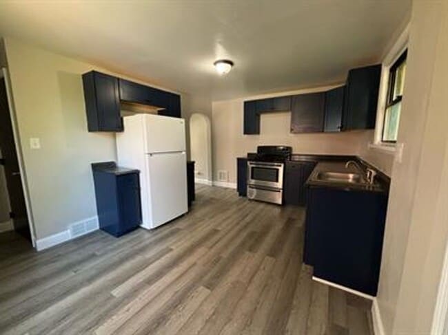 929 Vankirk St in Clairton, PA - Building Photo - Building Photo