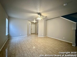 422 Mahogany Chest in San Antonio, TX - Building Photo - Building Photo