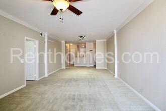 2186 Gill Village Way in San Diego, CA - Building Photo - Building Photo