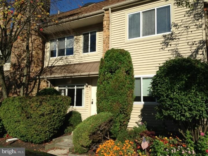 237 Carriage Ct in Chesterbrook, PA - Foto de edificio