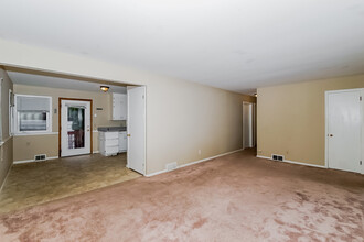 3711 Lake Dr in Robbinsdale, MN - Building Photo - Building Photo