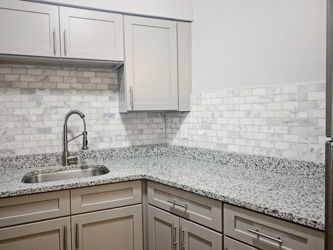 6419 Montgomery Rd-Unit -A9 in Cincinnati, OH - Building Photo - Building Photo