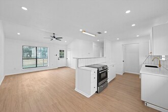 1205 N 6th St in Waco, TX - Building Photo - Building Photo