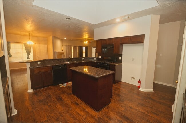 property at 7622 Tussenda Dr