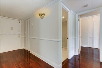 550 Ocean Dr in Key Biscayne, FL - Building Photo - Building Photo