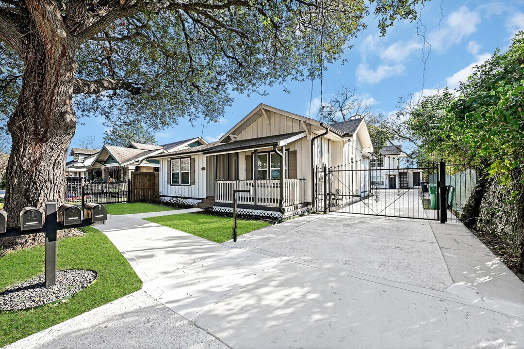 311 Clifton St in Houston, TX - Foto de edificio