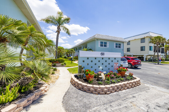 Imperial House Condominiums in Bradenton Beach, FL - Foto de edificio - Building Photo