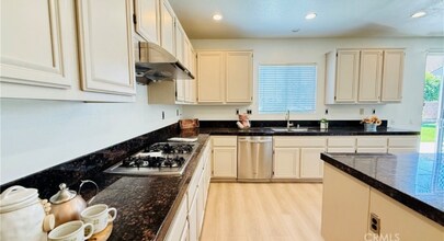 11858 Sunstone Ct in Jurupa Valley, CA - Foto de edificio - Building Photo