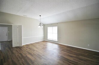 2018 Garden Crest Ln in Dallas, TX - Foto de edificio - Building Photo