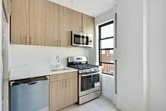 52 Clark St. in Brooklyn, NY - Foto de edificio - Building Photo