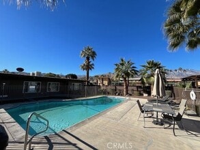 37156 Palo Verde Dr, Unit 4 in Cathedral City, CA - Foto de edificio - Building Photo