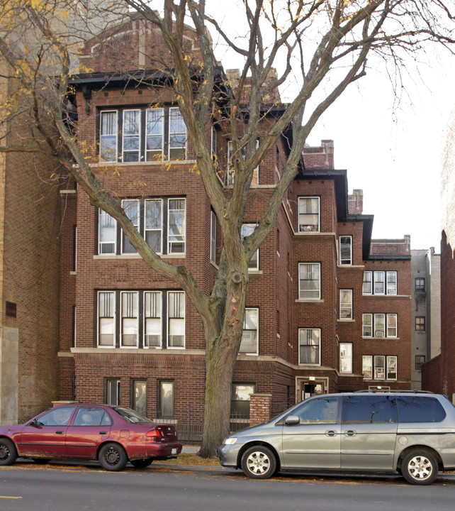 715 W Belmont Ave in Chicago, IL - Foto de edificio