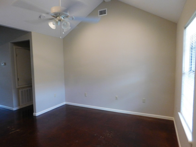 612 N Bicentennial Blvd, Unit A in McAllen, TX - Foto de edificio - Building Photo
