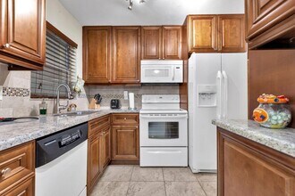 6850 Royal Palm Blvd in Margate, FL - Building Photo - Building Photo