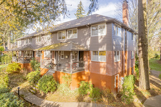 540 S State St in Lake Oswego, OR - Building Photo - Building Photo