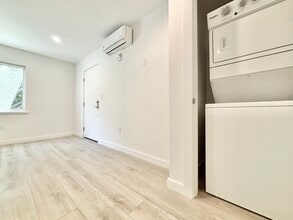 566 N Kenmore Ave in Los Angeles, CA - Building Photo - Building Photo