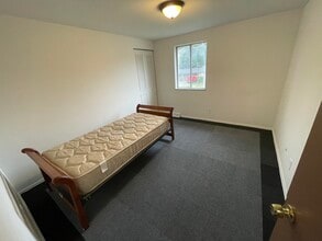 6907 Parkbelt Dr in Flint, MI - Building Photo - Building Photo
