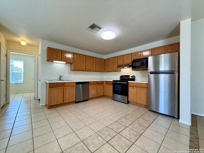 15306 Kamary Ln in San Antonio, TX - Foto de edificio - Building Photo
