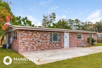 495 Sigsbee Rd in Orange Park, FL - Building Photo - Building Photo