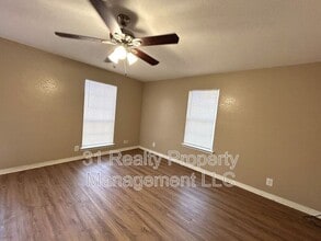 1020 W Baker St in Denison, TX - Building Photo - Building Photo