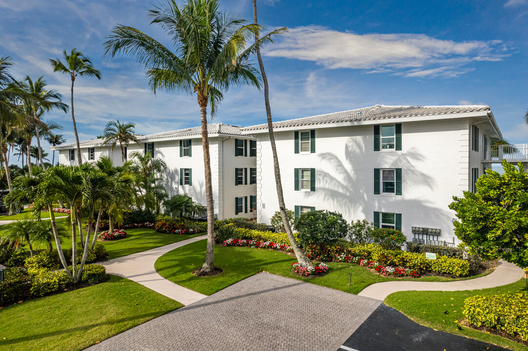 Vanderbilt Club in Naples, FL - Building Photo