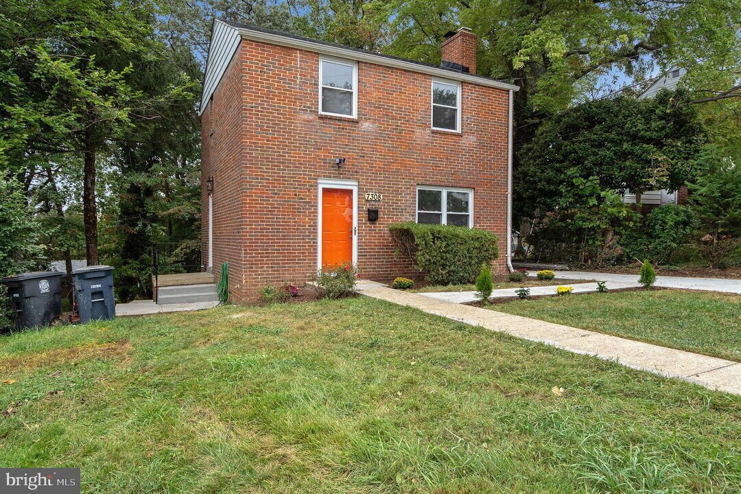 7308 15th Pl in Takoma Park, MD - Building Photo