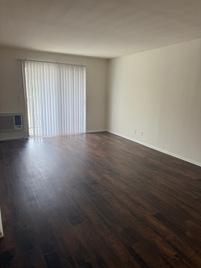 1357 Armadale Ave, Unit 9 in Los Angeles, CA - Building Photo - Building Photo