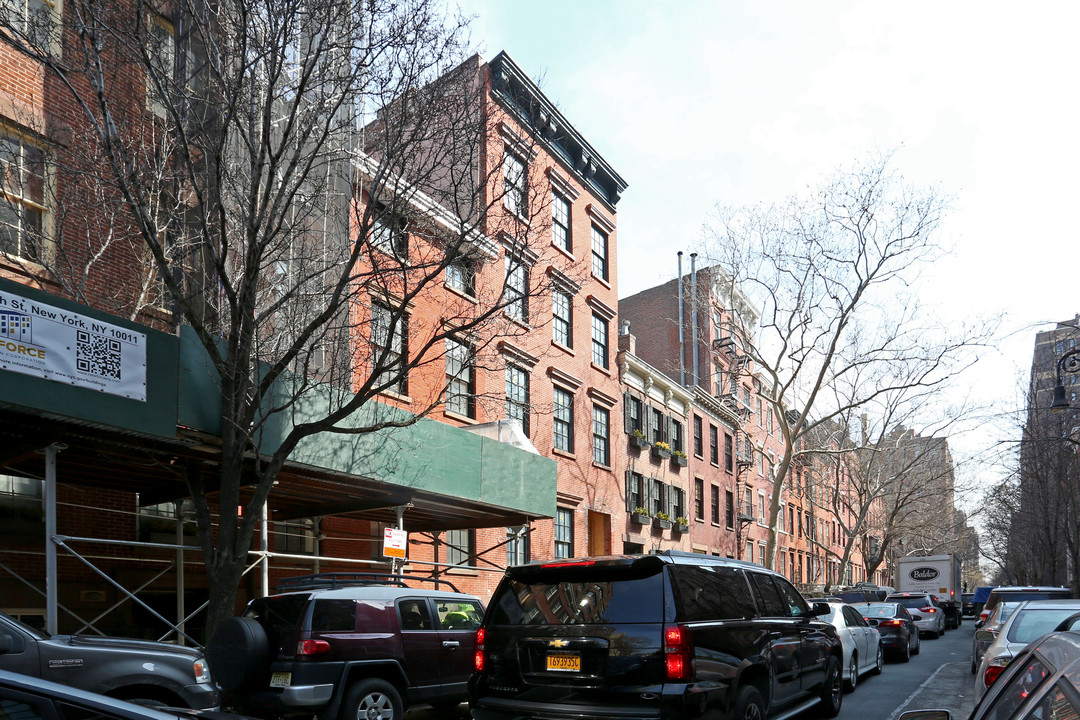 37 W 10th St in New York, NY - Foto de edificio