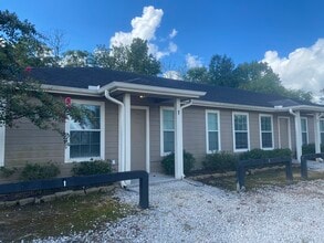 200 W Crosby St in Sour Lake, TX - Building Photo - Building Photo