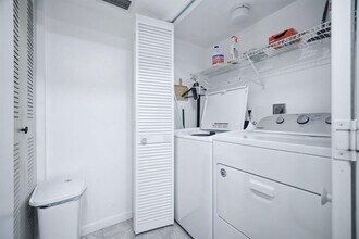 9244 W Atlantic Blvd, Unit 1214 in Coral Springs, FL - Foto de edificio - Building Photo