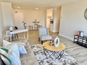 The Madison in Los Angeles, CA - Foto de edificio - Building Photo