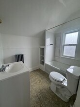 447 Naugatuck Ave, Unit 2R in Milford, CT - Foto de edificio - Building Photo