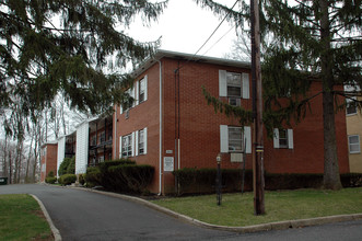 391-399 Grove St in North Plainfield, NJ - Foto de edificio - Building Photo