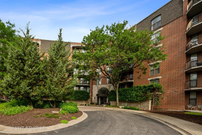 511 Aurora Ave in Naperville, IL - Building Photo