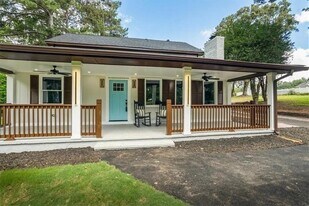 724 Cowan Rd SE in Conyers, GA - Building Photo