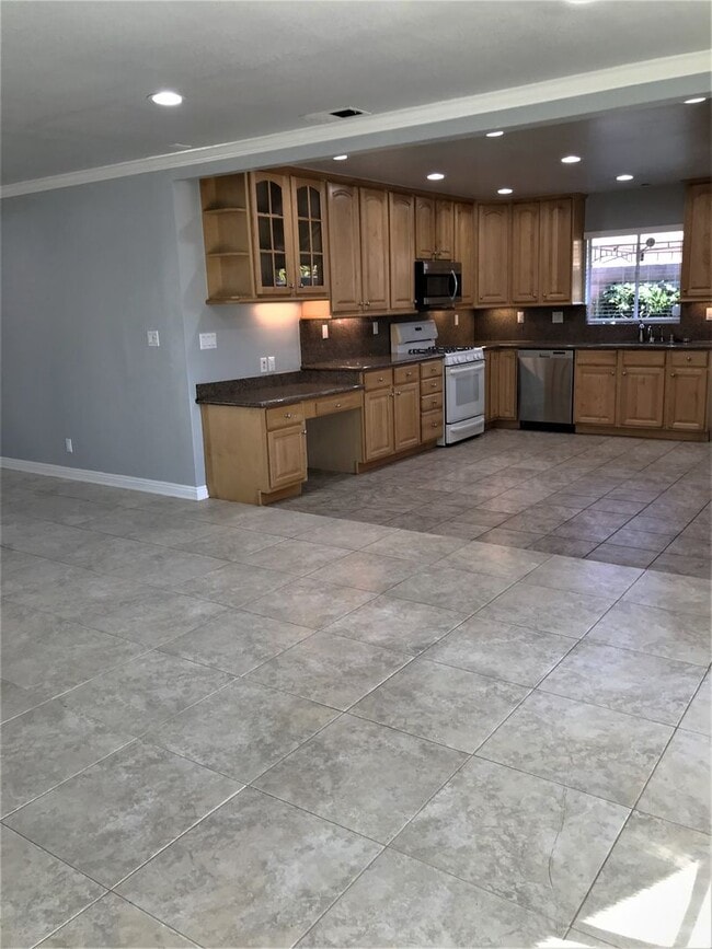 207 Albert Pl in Costa Mesa, CA - Building Photo - Building Photo