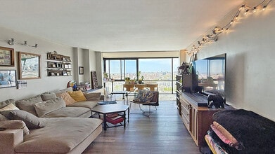 380 Mountain Rd, Unit 2001 in Union City, NJ - Foto de edificio - Building Photo