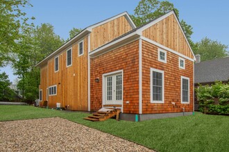 48 Grand St in Sag Harbor, NY - Building Photo - Building Photo