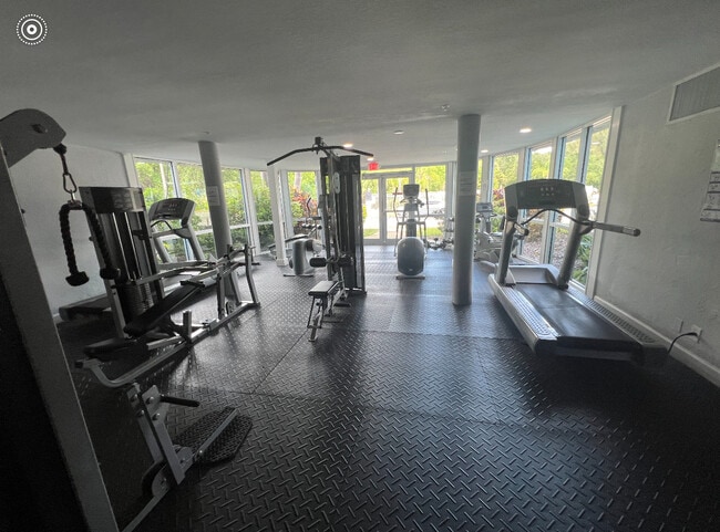 3315 58th Ave S, Unit 303 in St. Petersburg, FL - Foto de edificio - Building Photo