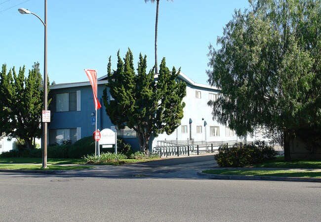 Chanteclair Apartments in Garden Grove, CA - Foto de edificio - Building Photo