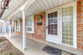 1 Wagner Dr in Toronto, ON - Building Photo - Building Photo