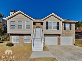 676 Togwatee Pass in Hampton, GA - Building Photo