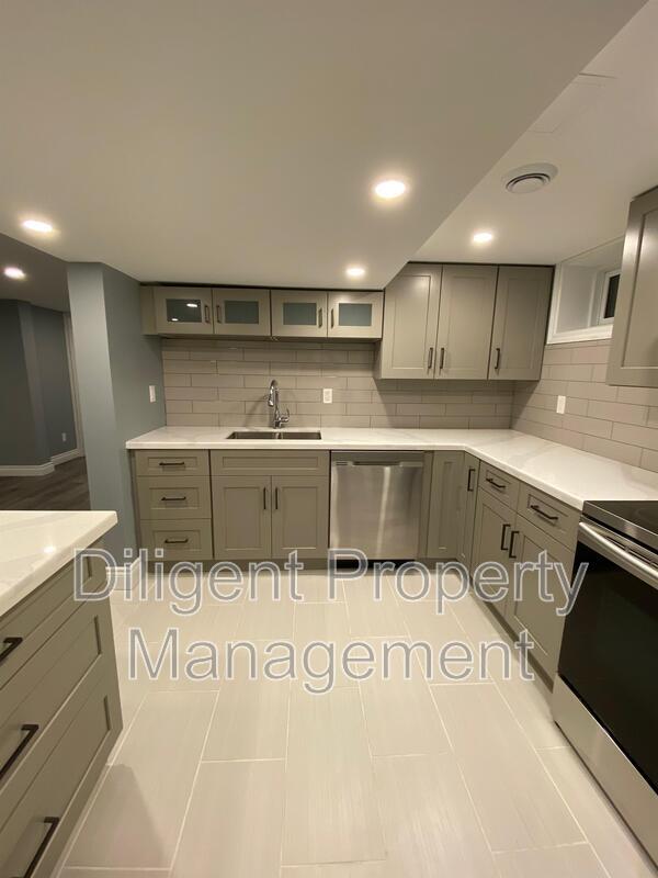 369 Applegrove Ave in Peterborough, ON - Building Photo - Building Photo