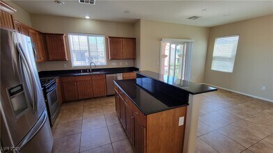 10453 Mann St in Las Vegas, NV - Building Photo - Building Photo