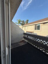 2266 Denair Ave in Highland, CA - Foto de edificio - Building Photo
