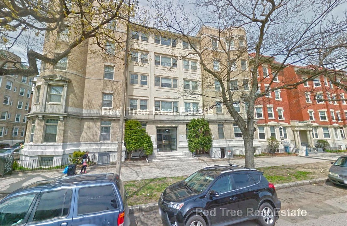 1315 Commonwealth Avenue-Unit -B2 in Boston, MA - Foto de edificio